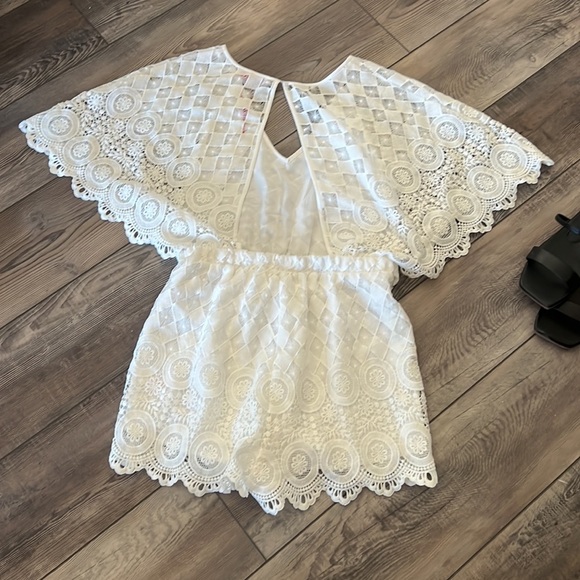 Adorable White Lace Skort - Picture 4 of 4